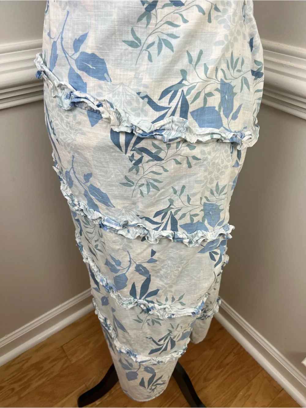SABO SKIRT Jaida Blue Floral Midi Dress with Cutout Ruffle - 100% Cotton - Picture 6 of 12